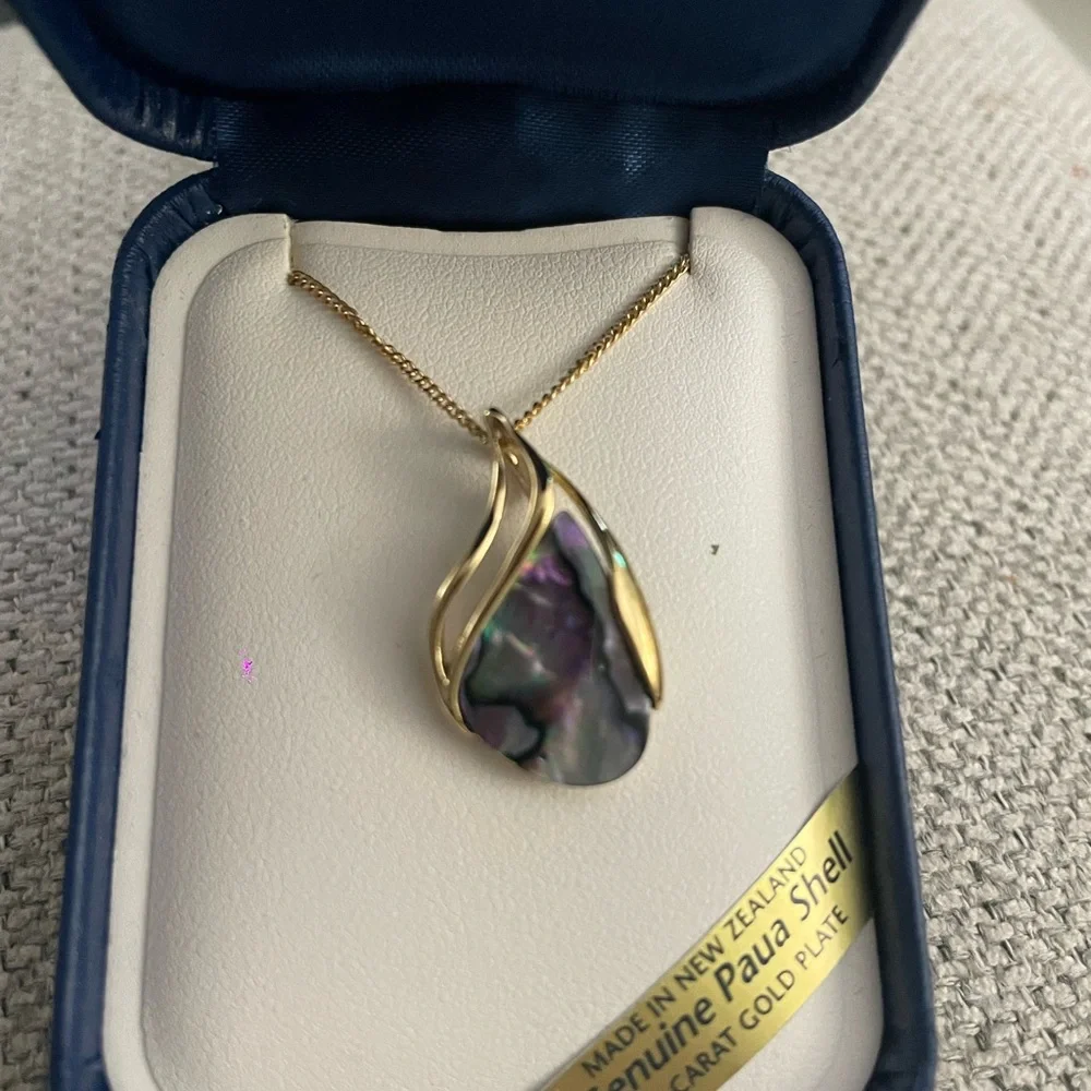 Ariki Paua Shell Teardrop Pendant Necklace - Picture 1 of 2